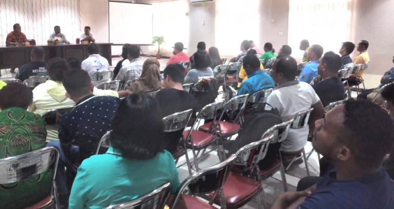 Rapat Pimpinan OPD pengelola dana Otonomi Khusus (Otsis) di lingkungan Pemerintah Kabupaten Nabire, di ruang Aula Bappeda, Jumat, 5 Mei 2024.